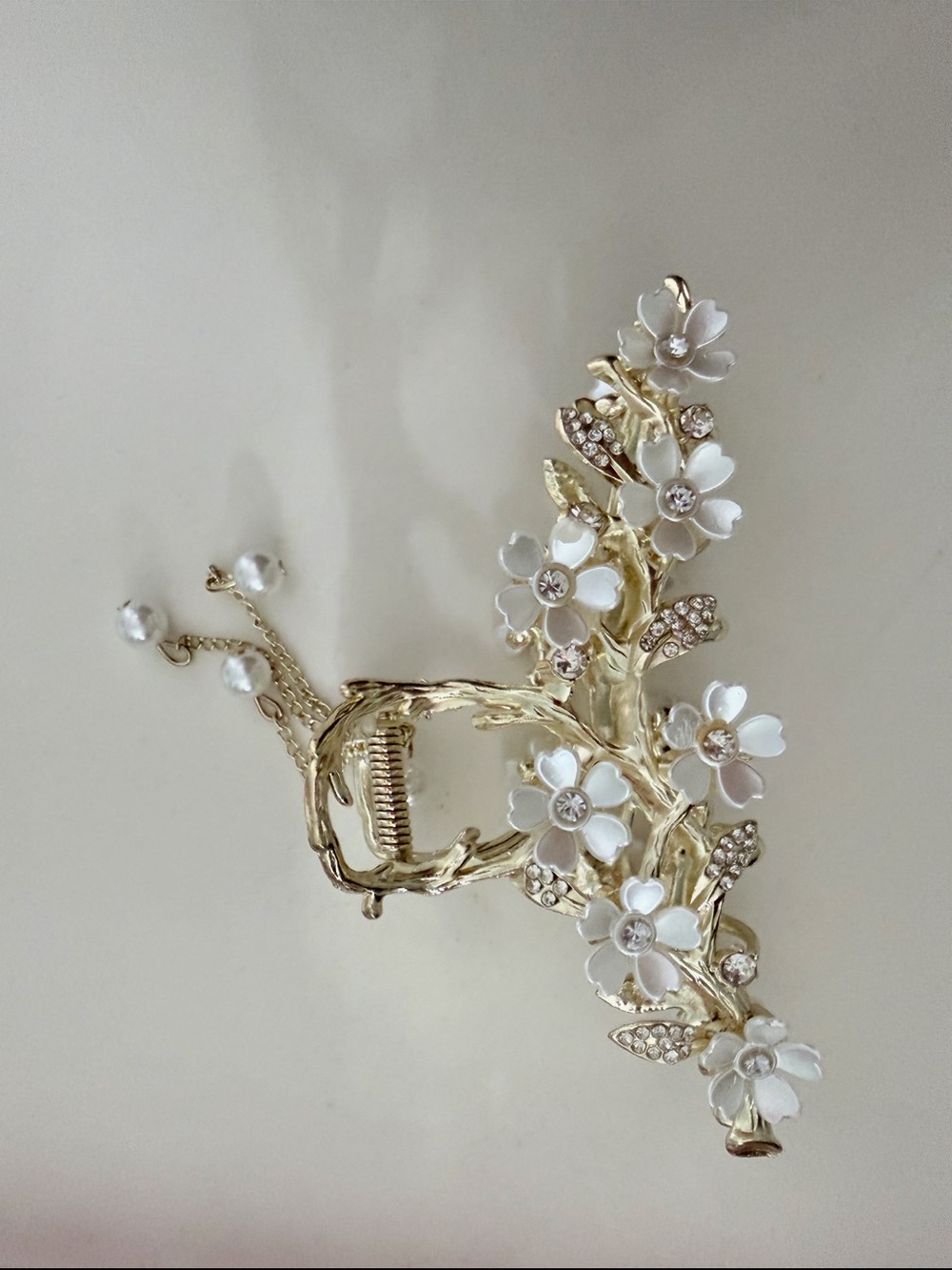 Source Unknown Gold Floral Hair Claw with White Enamel Flowers
